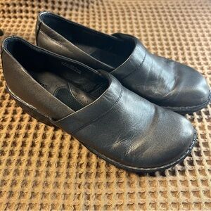 Born | Woman’s Slip On Clog Shoe Silver Metallic 9‎ Heeled